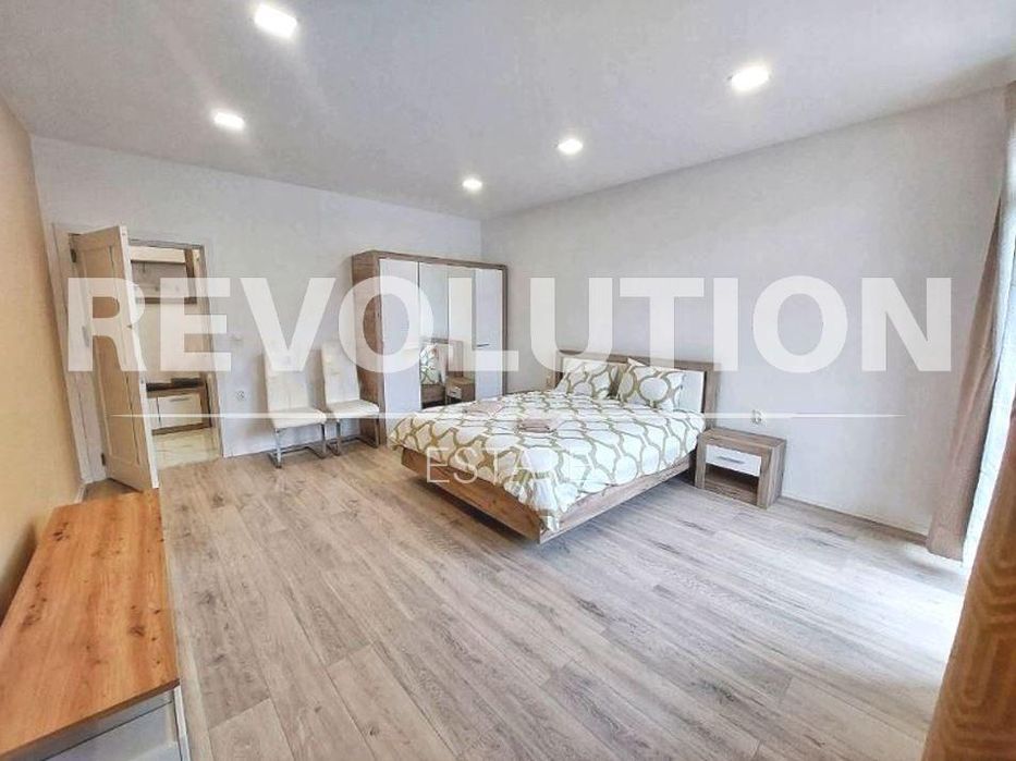 Дава се под наем Тристаен апартамент в Варна, Център - 91 кв.м за 947.58 € - Снимка #5