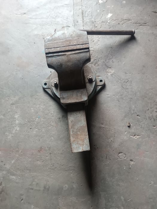 Тиски слесарные большие