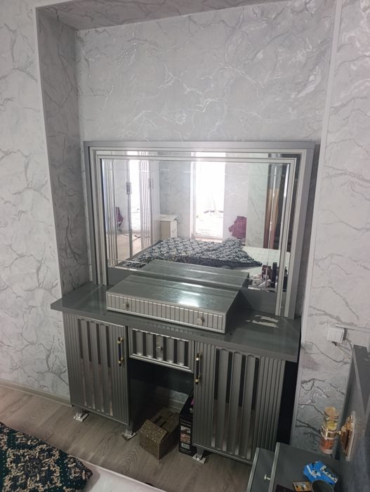 Mebel komplekt holati ideal yangi rangi kulrang