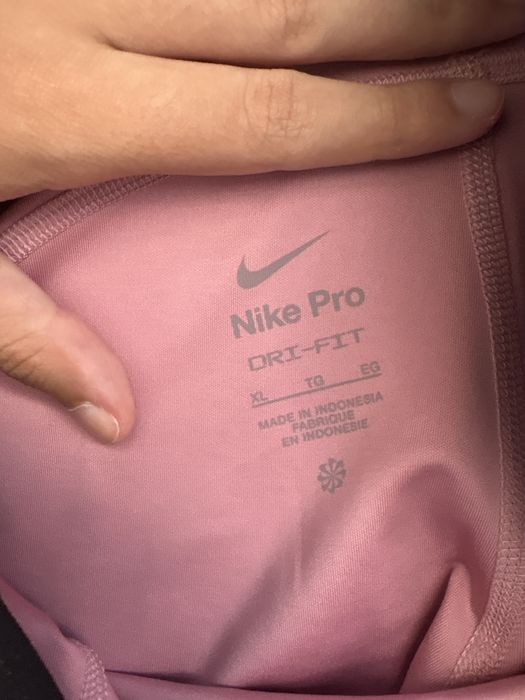 Клин Nike XS/S с петно на единия крачол