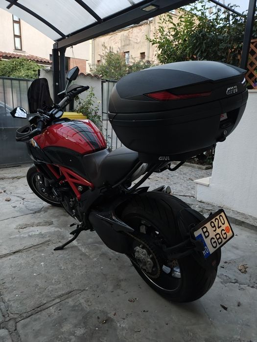 Ducati Diavel Carbon Red vand / schimb
