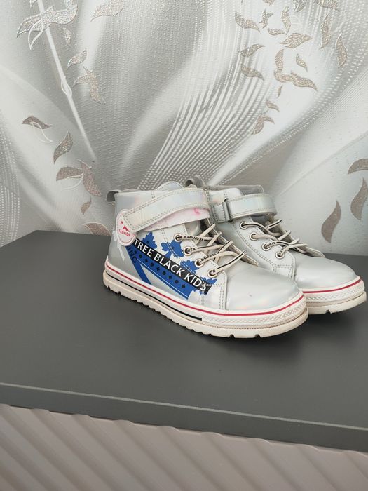 Продам детские полуботинки