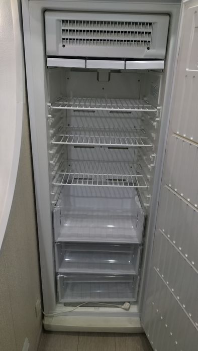 Продам морозильну камеру