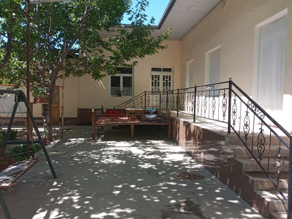 Uchastka sotiladi 6sotix 7 xona