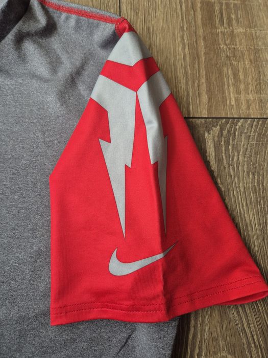 Tricou băieți Nike 176 cm