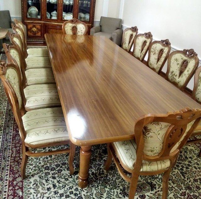 Стол и стул для гостиной