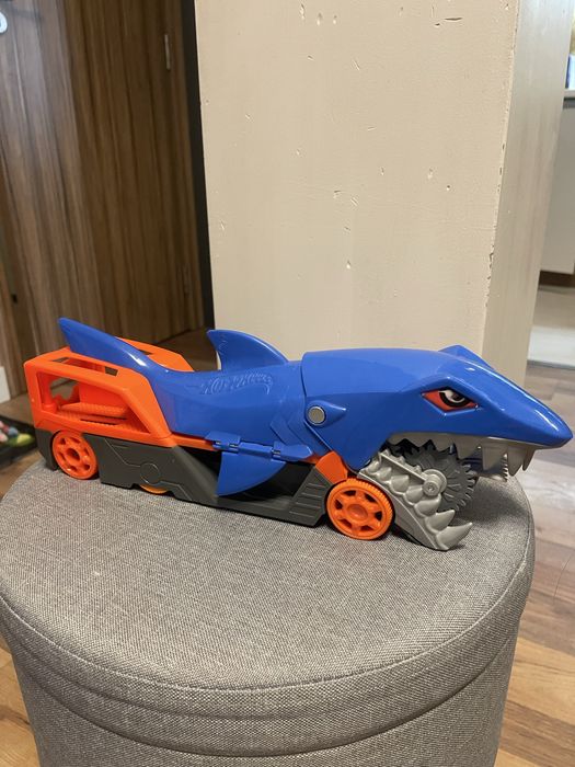 Hot wheels,Хот уйлс писта,камион,играчки