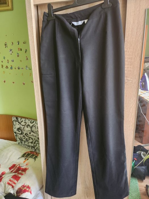 Pantaloni noi confecționați pentru UK