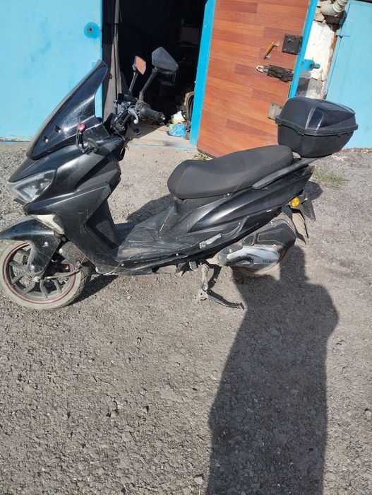 Продам скутер 150 кубов