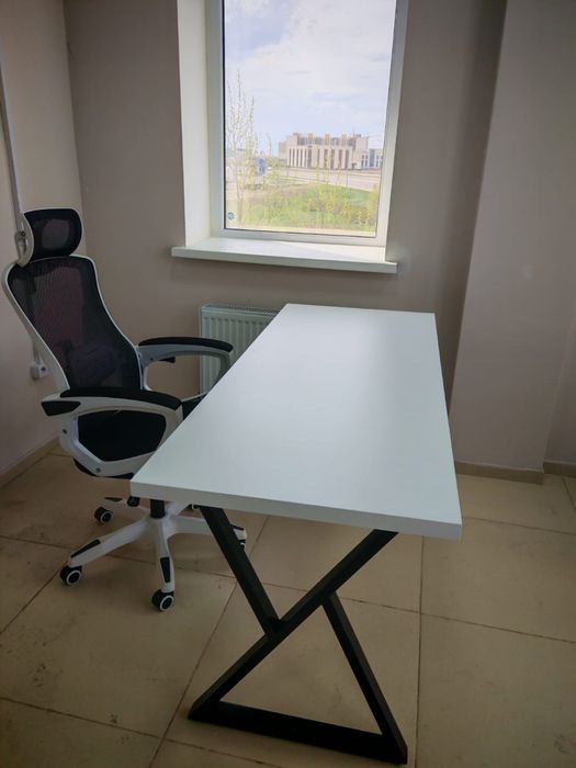 Офисные столы и кресла