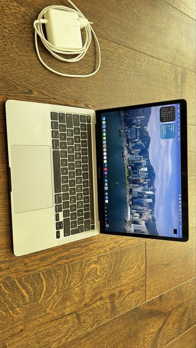 MacBook Pro 15” 2017 | i7 2.9 GHz | 16 GB RAM | 500 GB SSD | Radeon Pro 560 4 GB