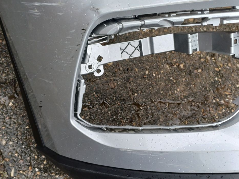 Bara fata SEAT ATECA 2024, cu spoiler si ornamente dreapta.