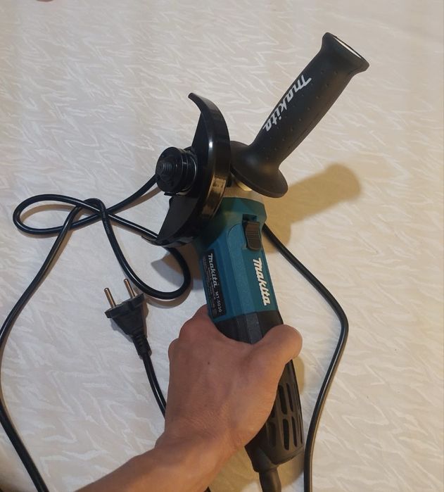 Продам в отличном состояний болгарку и шуруповерт!