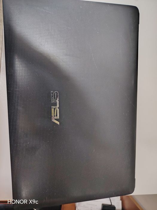 Есть два нерабочих ноутбука.