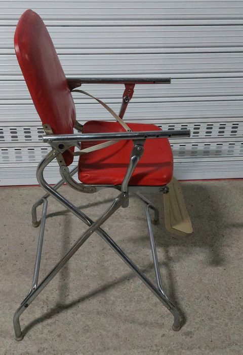 Винтидж детски стол за хранене