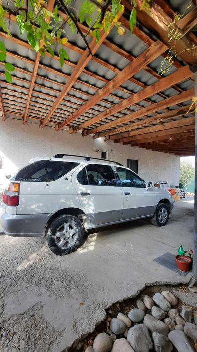 Nissan Renesa 1998 жылғы