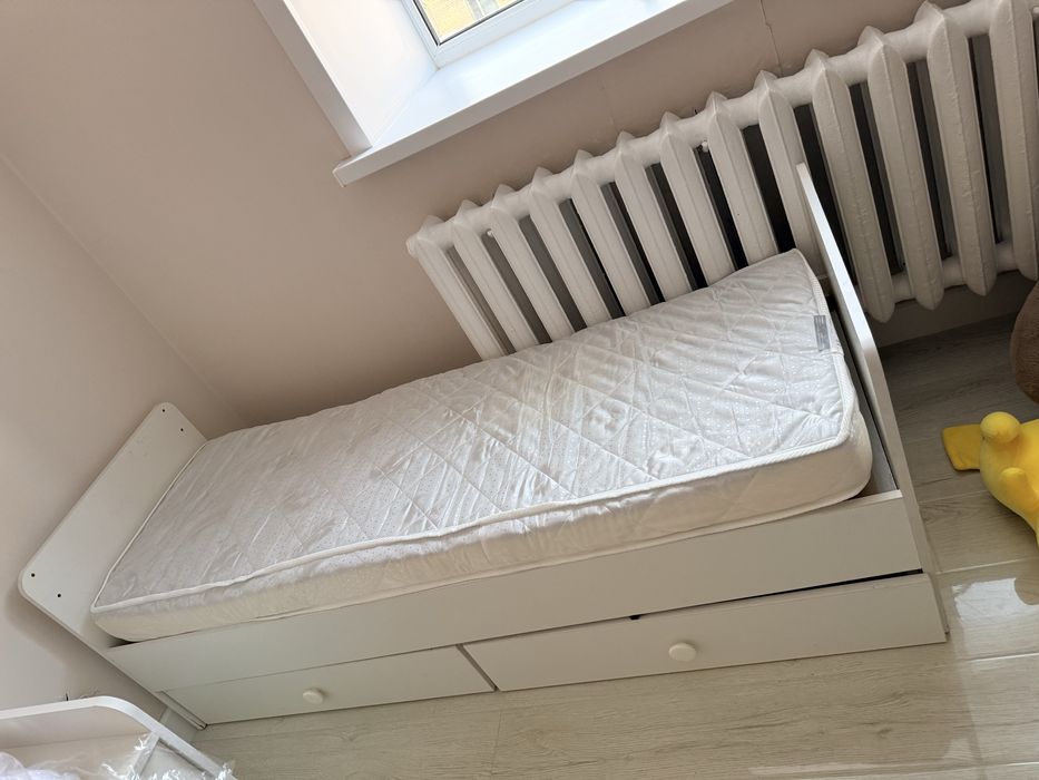Продам детскую кровать с матрасом