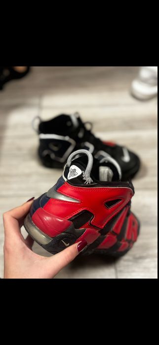 Adidasi Nike uptempo