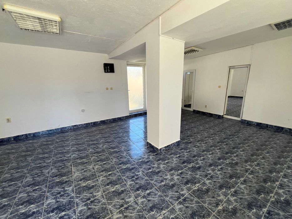 Отдава се под наем търговско помещение в района на ОУ „Георги Кирков“