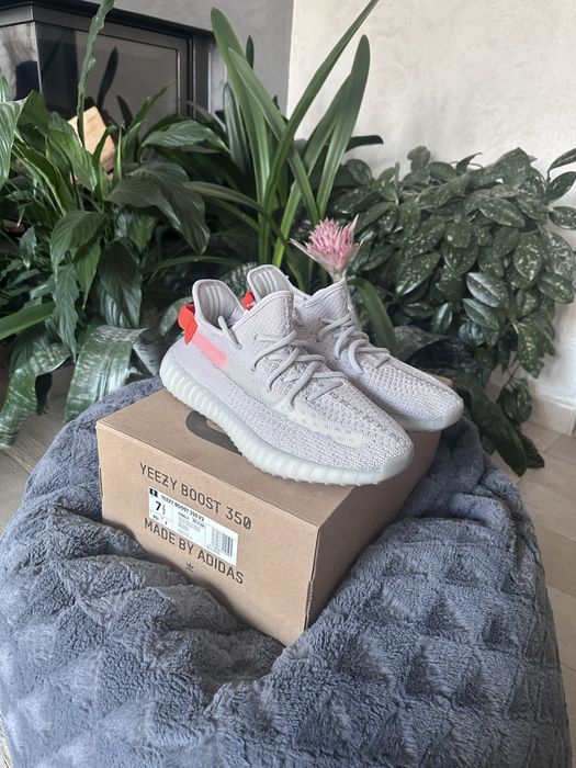 Adidas Yeezy Boost 350 V2 Tail Light