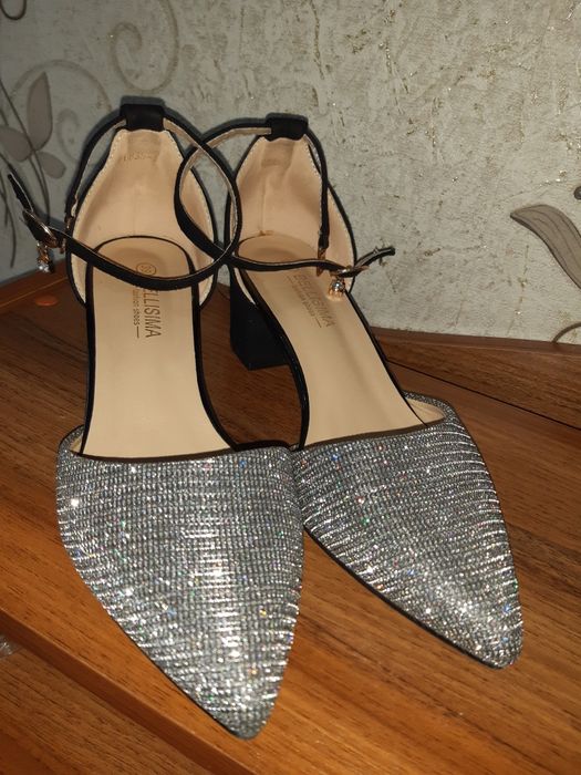 Туфельки золушки,очень красивые!