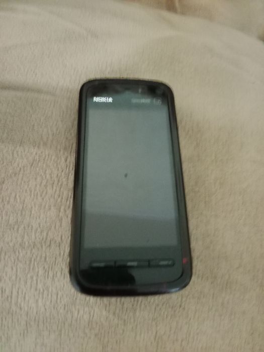 Нокия и Айфон 1, 3, 4. 6 моделей.