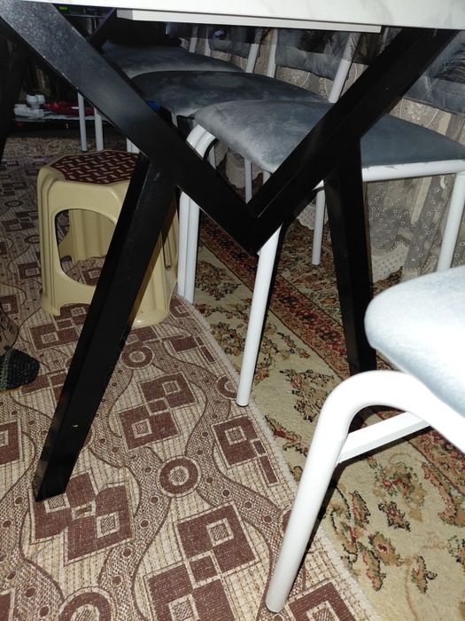 Стол в гостинную