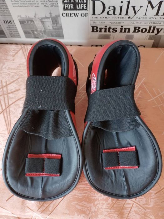 Протектори, каска и добок