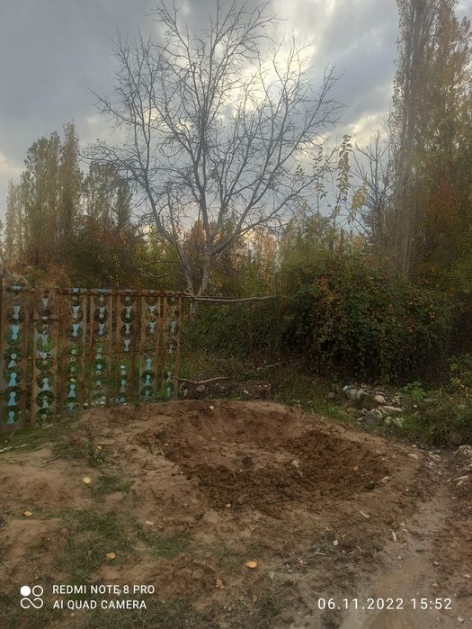 Uy va uchastka birgalikda sotiladi