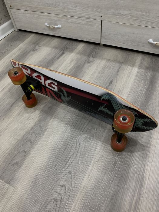 Скейтборд в отличном состоянии — 200.000 сум (торг уместен)