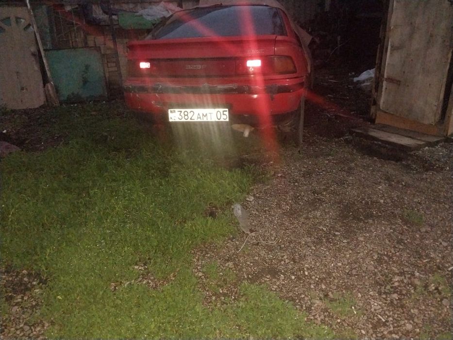 Продам Мазду 323вроде