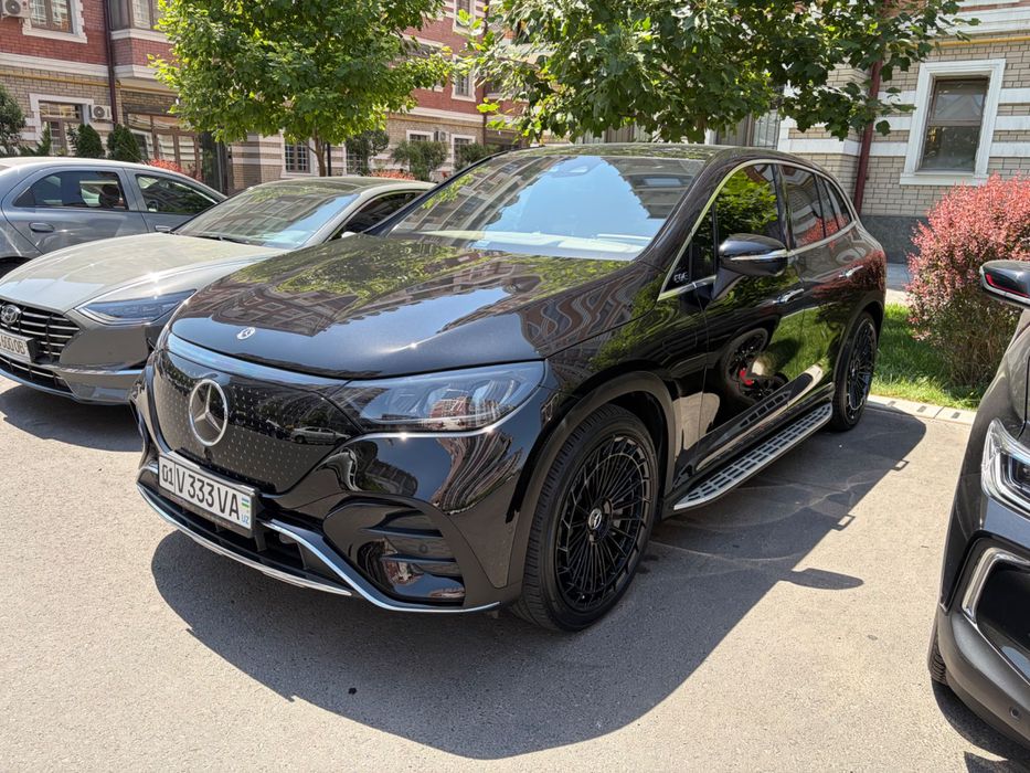 Mercedes Benz EQE SUV