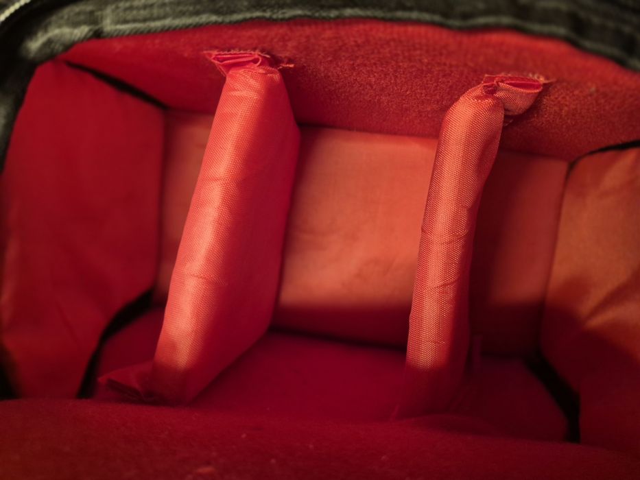 ПРОДАВАМ Пълен кит: Canon EOS R10 + RF 18-150mm + 2 Оригинални батерии + Чанта