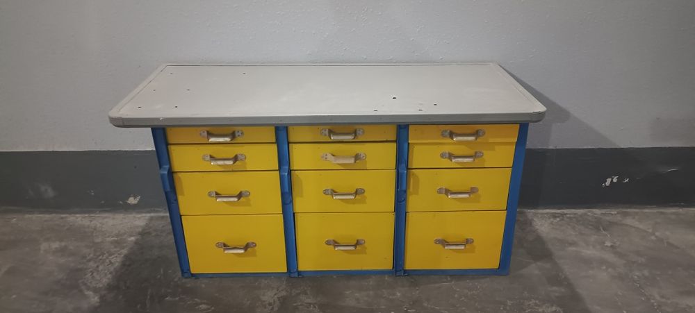 Верстак слесарный.