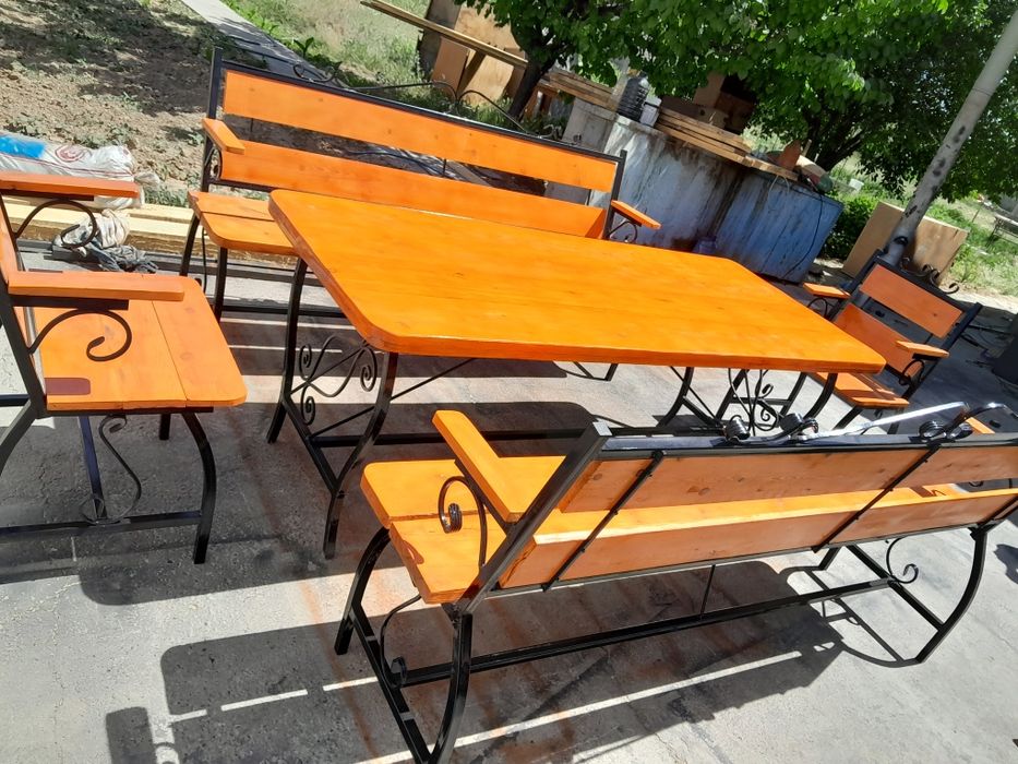 Столь и скамейка стулья