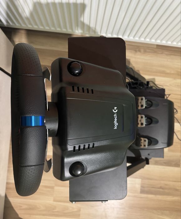 Волан, педали и стойка - Logitech G29