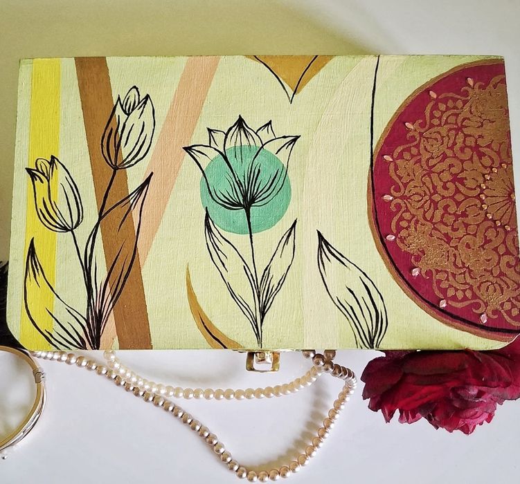 Ръчно декорирана кутия за бижута