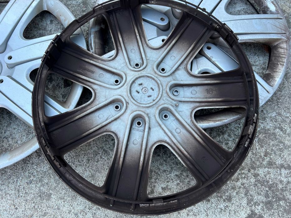 Продавам 3бр. ОРИГИНАЛНИ тасове/тас 16ки за Рено/Renault!