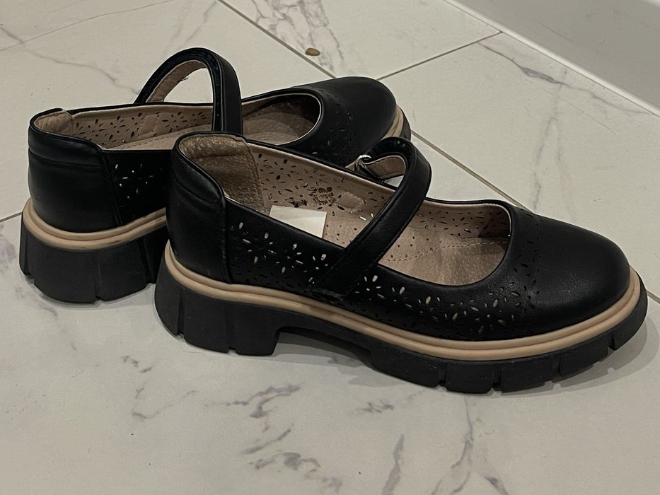 Продам детские туфли