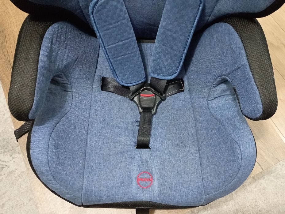 Продавам столче за кола Lorelli от 9 до 36 кг.