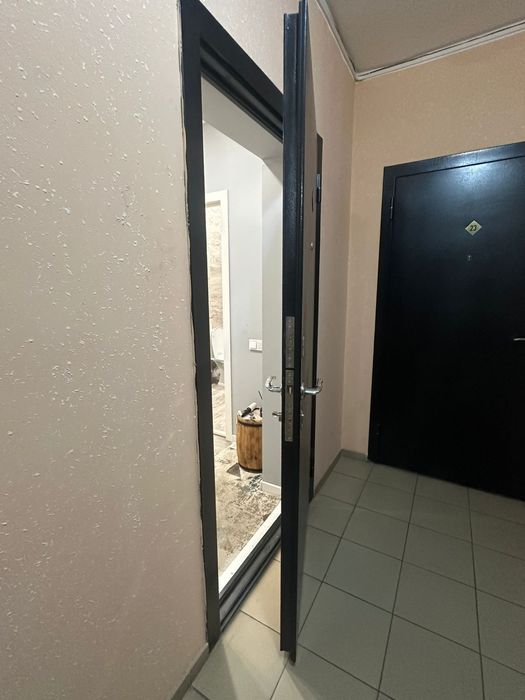 Продам железную дверь