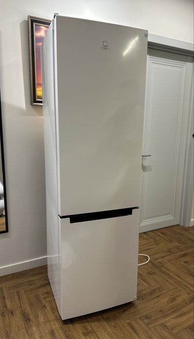 Продам Холодильник Indesit no frost