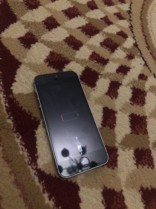 Продам Iphone se 2016