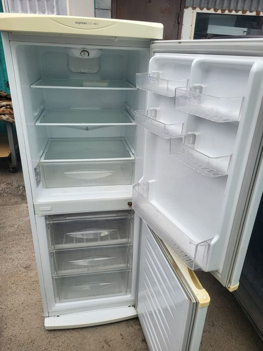 Холодильник "LG" 150см