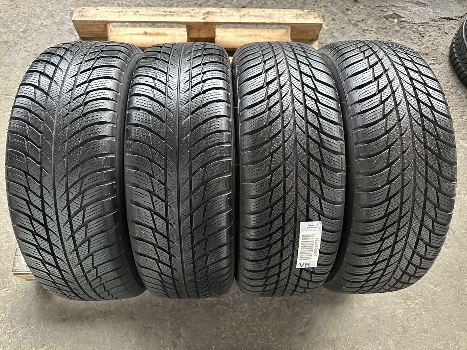 SET 4 Anvelope Iarna 205/60 R17 93H BRIDGESTONE Blizzak LM 001