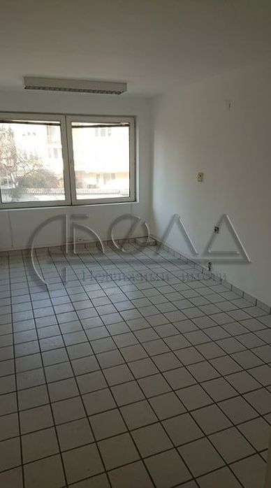 Дава се под наем Офис в София, Хладилника - 200 кв.м за 1000 € - Снимка #2