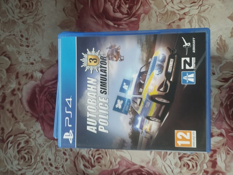 Продавам плейстейшън 4  pro