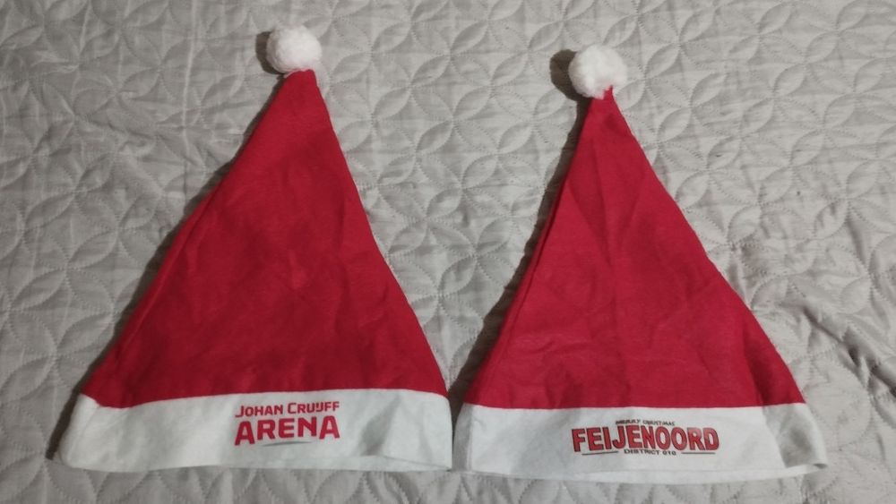 Зимни футболни шапки