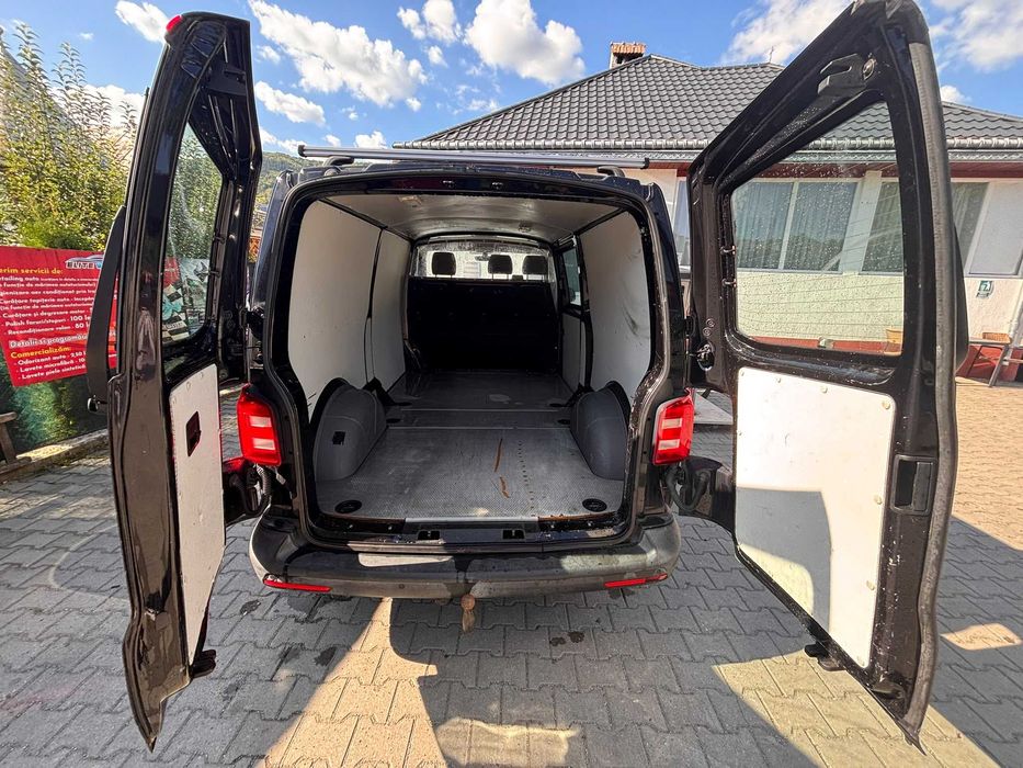 Volkswagen Transporter 2.0 TDI • 2019 • Manuală • 114 CP
