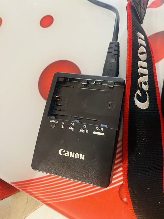 Vand Canon EOS 60D + obiectiv + accesorii –